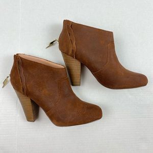 Betsey Johnson Jensen Booties 8